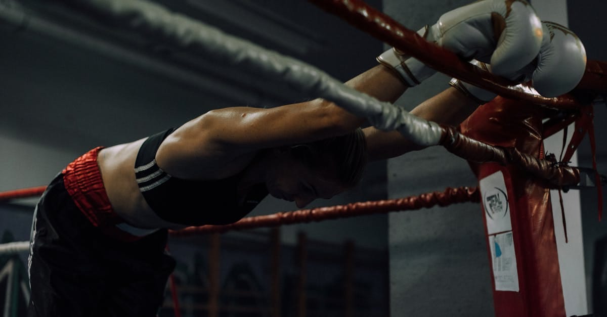 découvrez l'univers passionnant du kickboxing, un sport de combat alliant puissance et technique. apprenez les bases et perfectionnez votre 