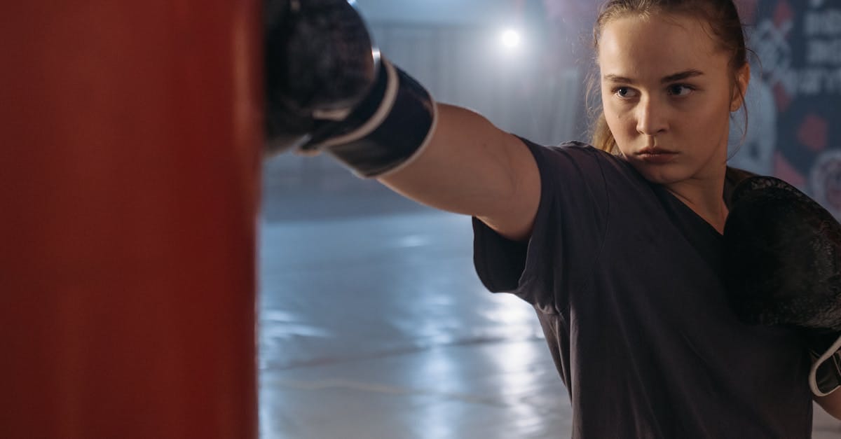 découvrez le monde passionnant du mma (mixed martial arts) : combats intenses, techniques variées et athlètes de haut niveau. tout ce que vous devez savoir sur les disciplines, les événements et la culture du mma.