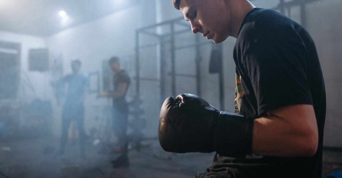 découvrez le monde passionnant du mma, un sport de combat mêlant techniques de différents arts martiaux. apprenez-en plus sur les combattants, les événements marquants et les techniques qui font du mma une discipline captivante et en pleine expansion.