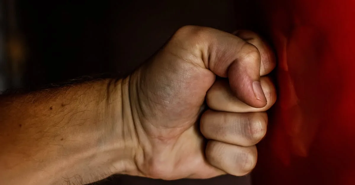 découvrez l'univers passionnant de la boxe, un sport intense qui allie technique, force et stratégie. que vous soyez amateur ou passionné, plongez dans les règles, les championnats et les bienfaits de cette discipline incontournable pour le corps et l'esprit.