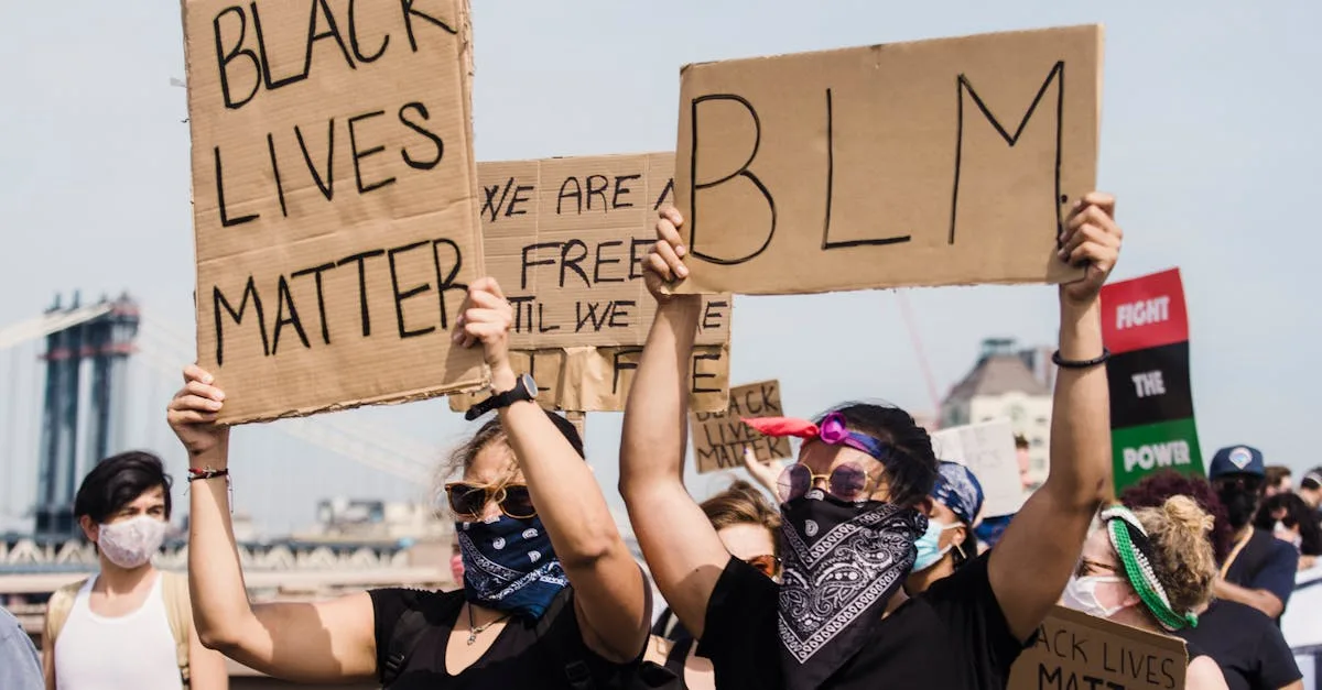 découvrez le concept de justice, ses principes fondamentaux et son rôle essentiel dans la société. explorez les différentes facettes de la justice, de l'équité à la vérité, et comment elle façonne nos lois et nos relations humaines.