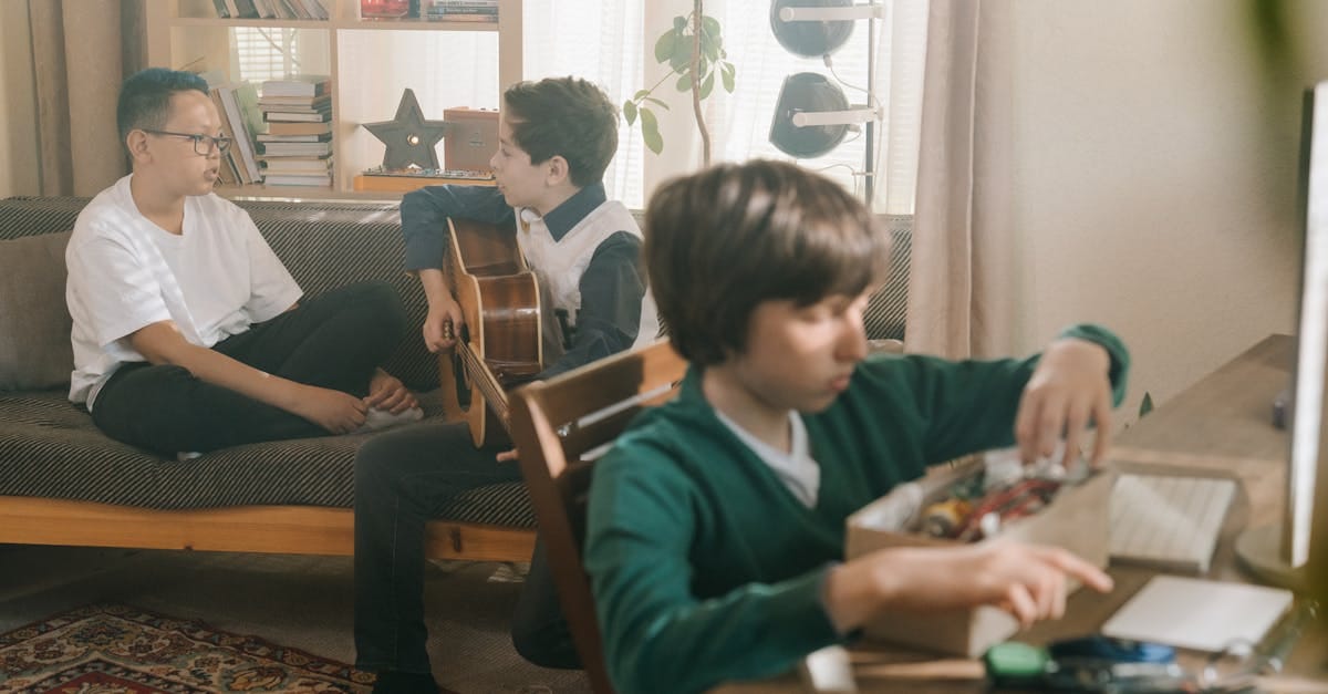 découvrez l'univers de la boxe éducative, une discipline qui allie apprentissage, technique et esprit sportif. idéale pour les enfants et les adolescents, la boxe éducative favorise le développement des compétences physiques tout en inculquant des valeurs telles que le respect et la persévérance. rejoignez-nous pour un parcours enrichissant et stimulant !